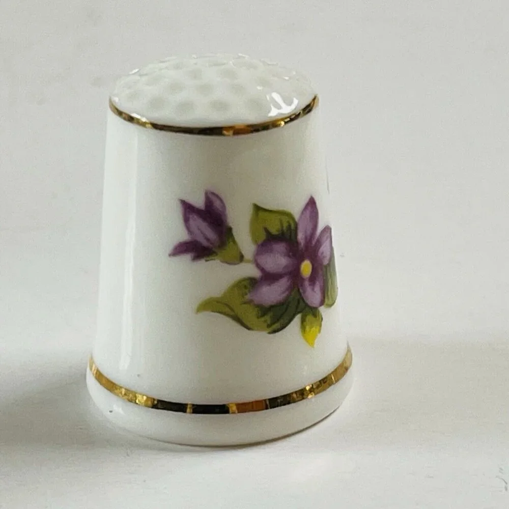 Vintage‎ Floral Porcelain Thimble Bone China Gold Trim Purple Green